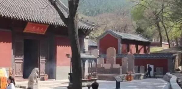 靈巖寺回應不讓游客自帶香